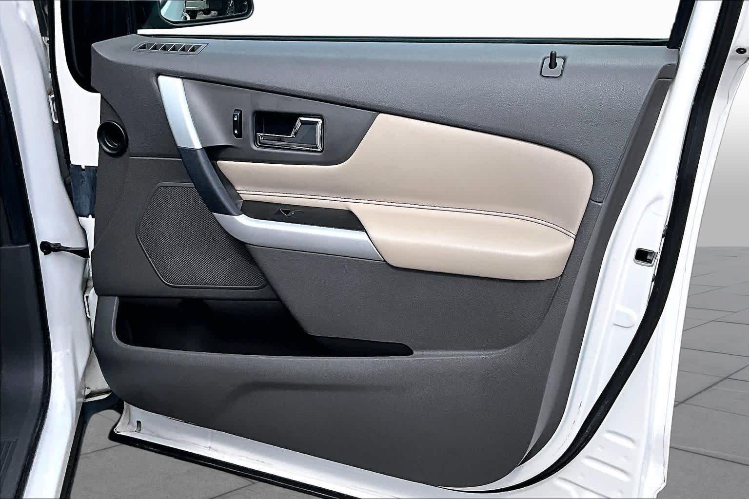 Used 2013 White Platinum Metallic Tri-Coat Ford SEL image 25