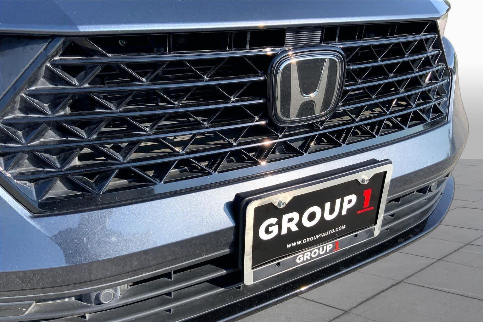 Used 2025 Meteorite Gray Metallic Honda Touring image 29