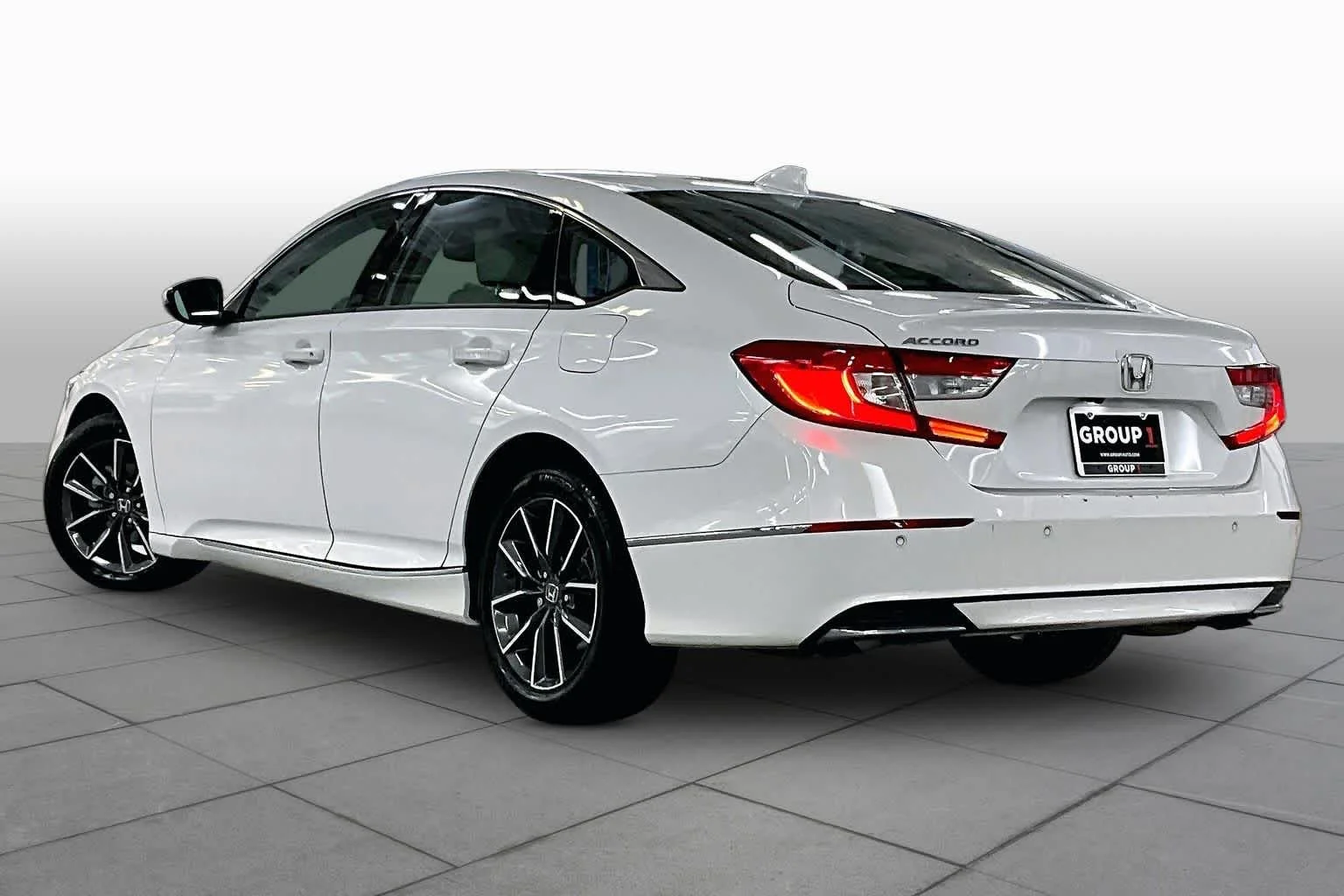 Used 2022 Platinum White Pearl Honda EX-L image 11
