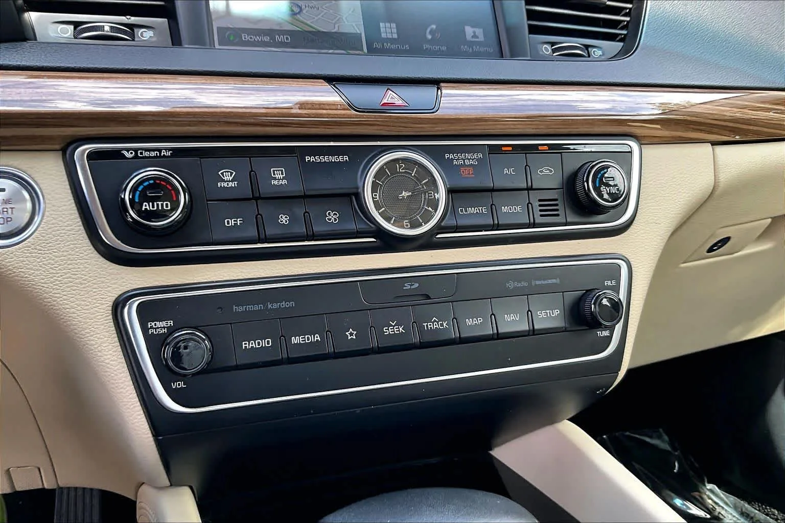 Used 2019 Snow White Pearl Kia Technology image 52
