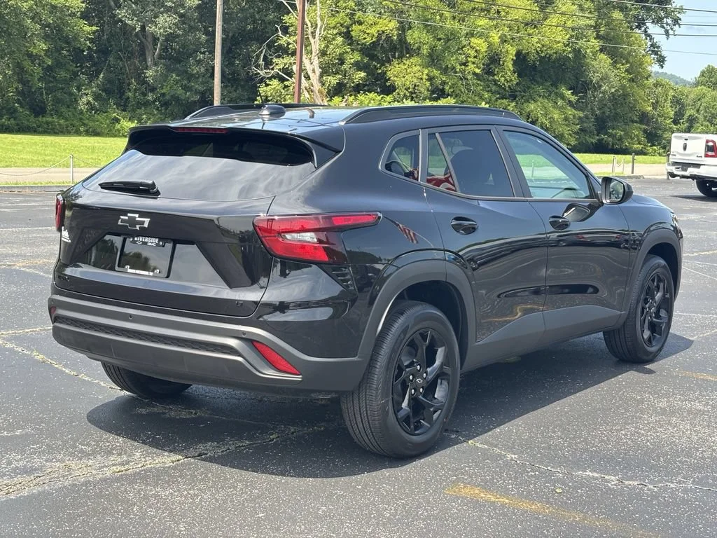 New 2026 Mosaic Black Metallic Chevrolet LT image 6