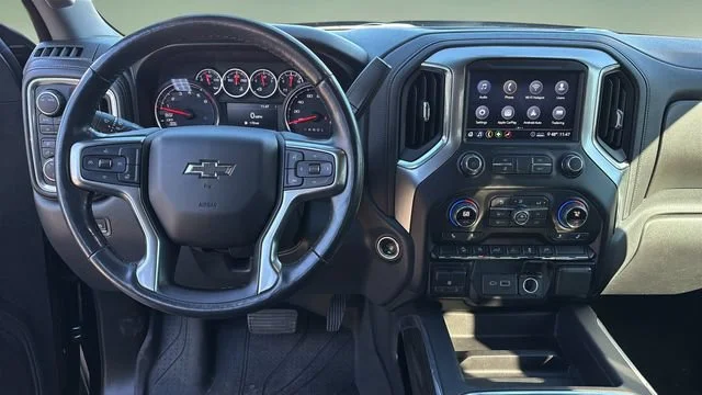 Used 2020 BLACK Chevrolet RST image 9