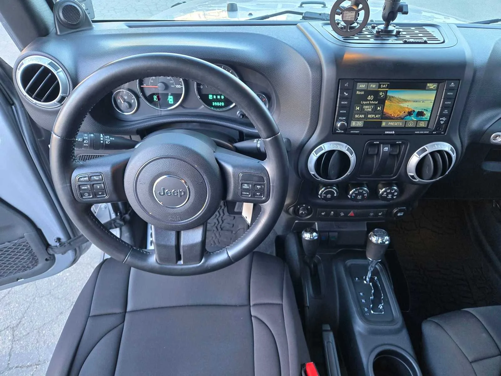 Used 2014  Jeep Rubicon image 10