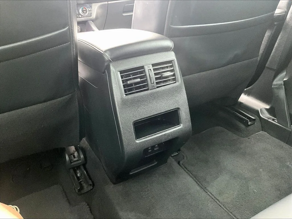 Used 2023  Mitsubishi SE image 10