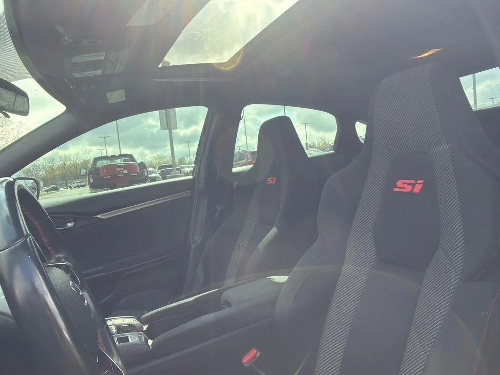 Used 2019 Crystal Black Pearl Honda Si image 7