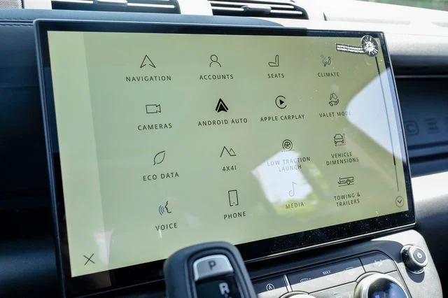 New 2026 Santorini Black Land Rover X-Dynamic SE image 35