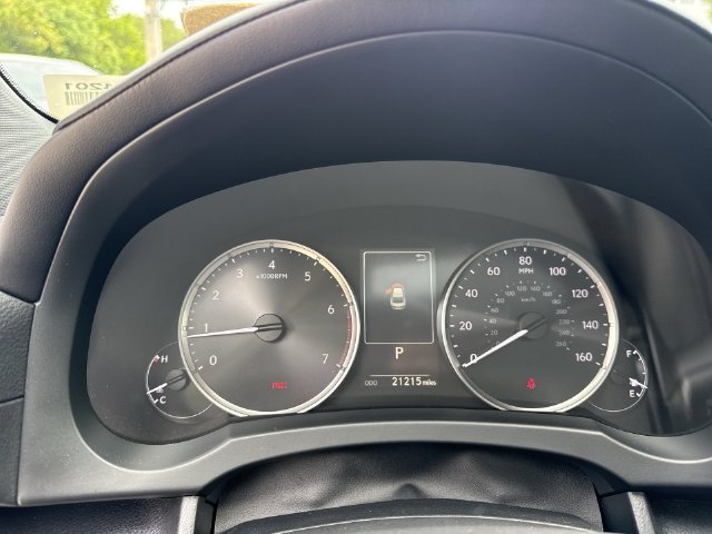 2025 Lexus IS 300 - Photo 15