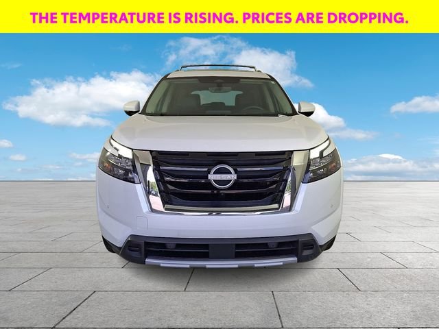 Used 2025 White Nissan Platinum image 3