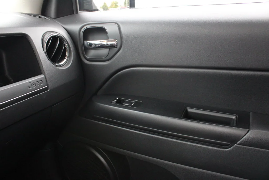Used 2016 Black Jeep High Altitude image 19