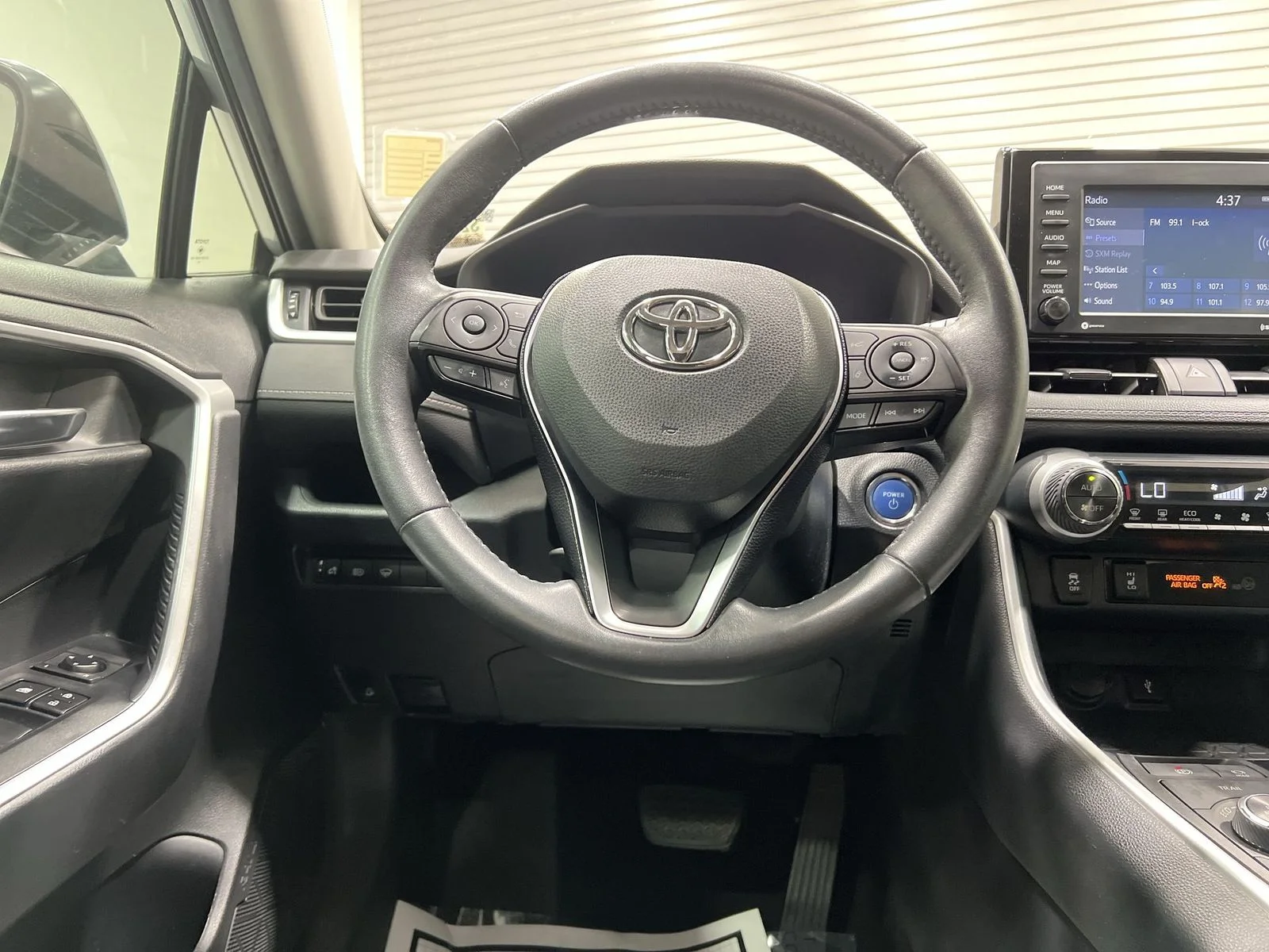 Used 2020 Silver Toyota XLE image 14