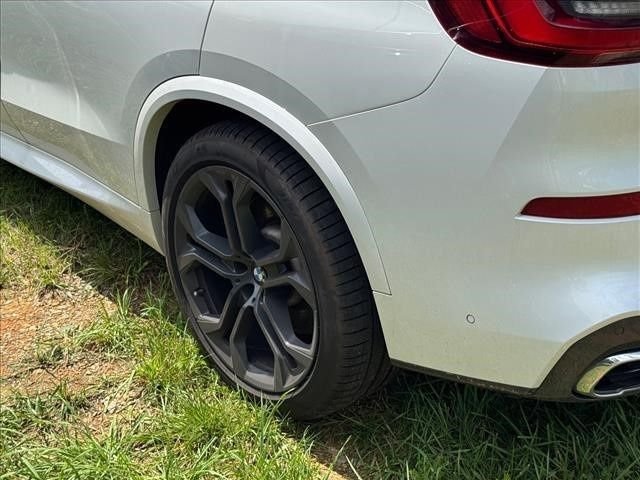Used 2019 White BMW xDrive50i image 21