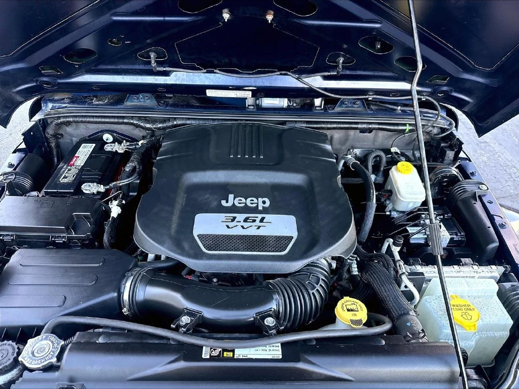 Used 2013 True Blue Pearlcoat Jeep Sport image 32