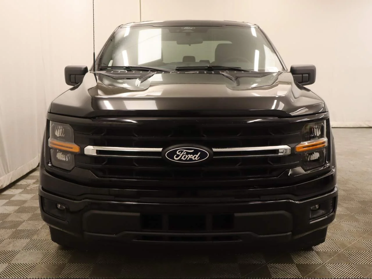 Used 2026 Agate Black Metallic Ford XLT image 4