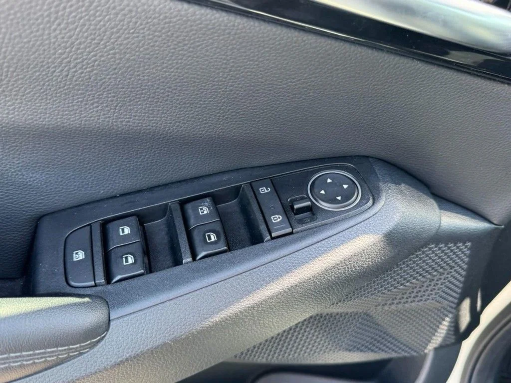 Used 2022 White Kia EX image 15