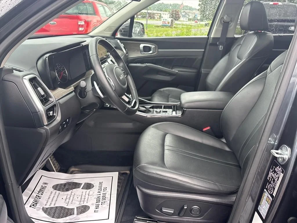 Used 2022 Black Kia X-Line EX image 24