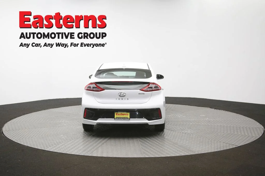 Used 2019 White Hyundai Base image 38