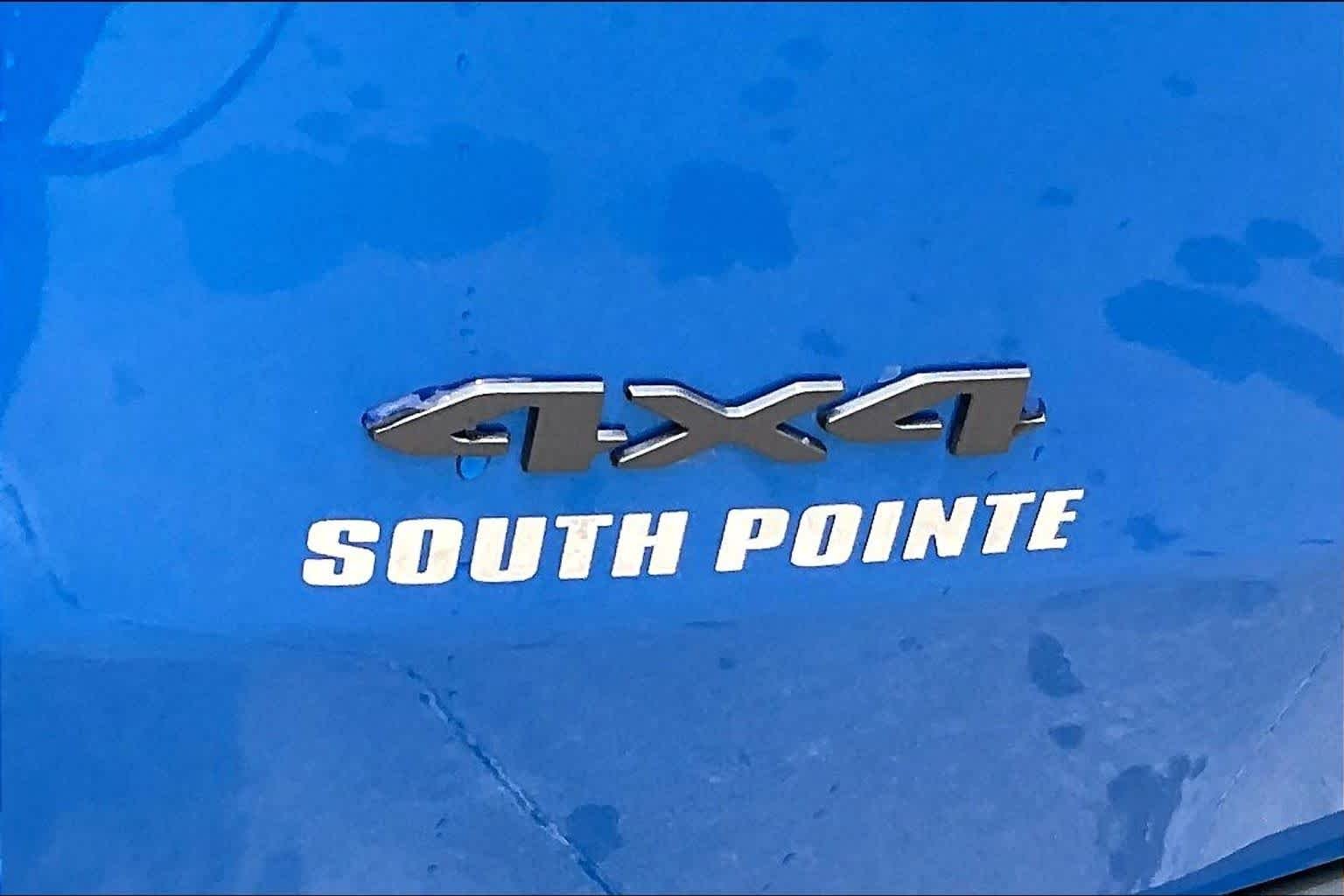 New 2026 Hydro Blue Pearl-Coat Exterior Paint Jeep Laredo image 15
