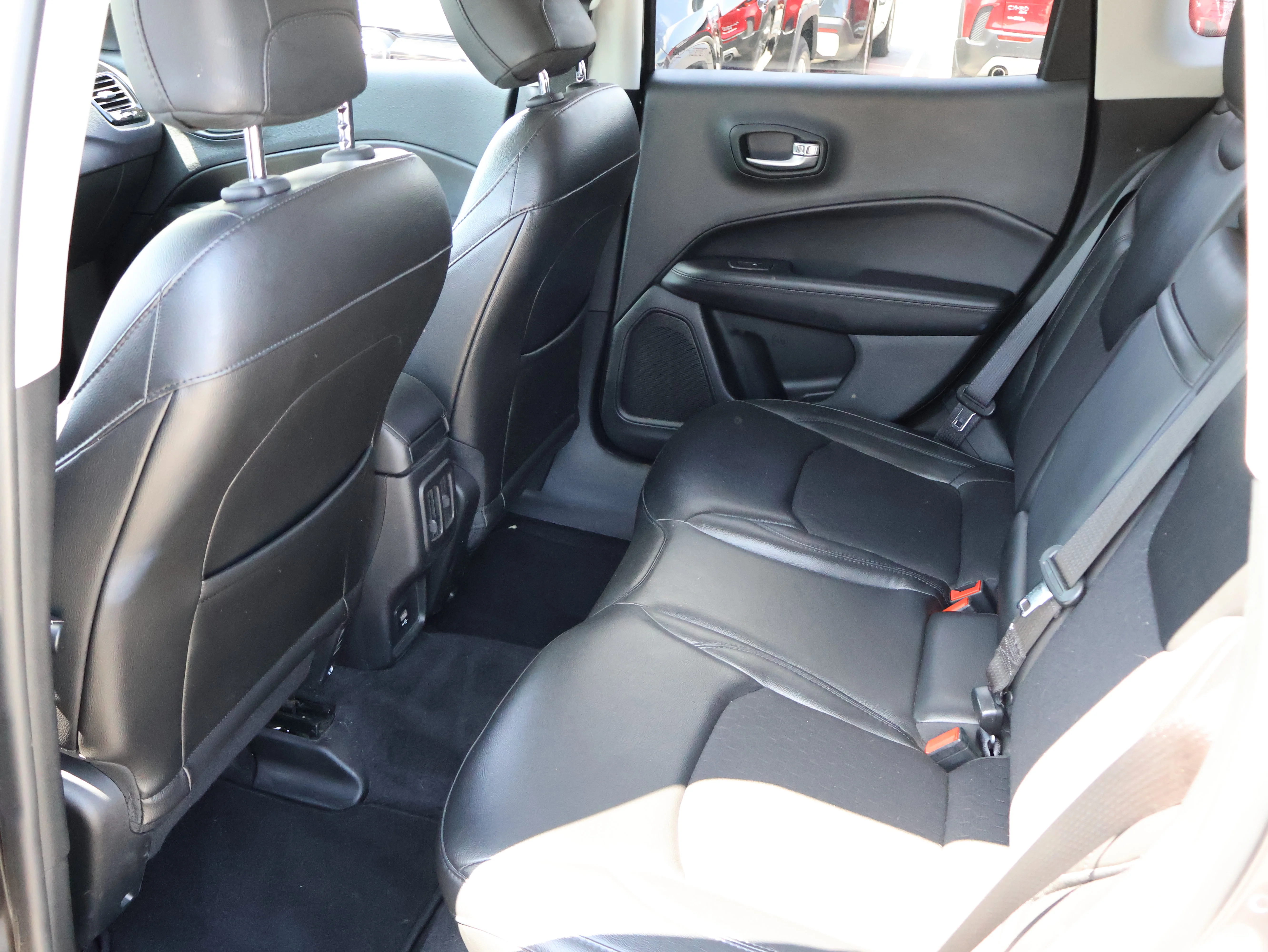 Used 2018 Granite Crystal Metallic Clearcoat Jeep Altitude image 16