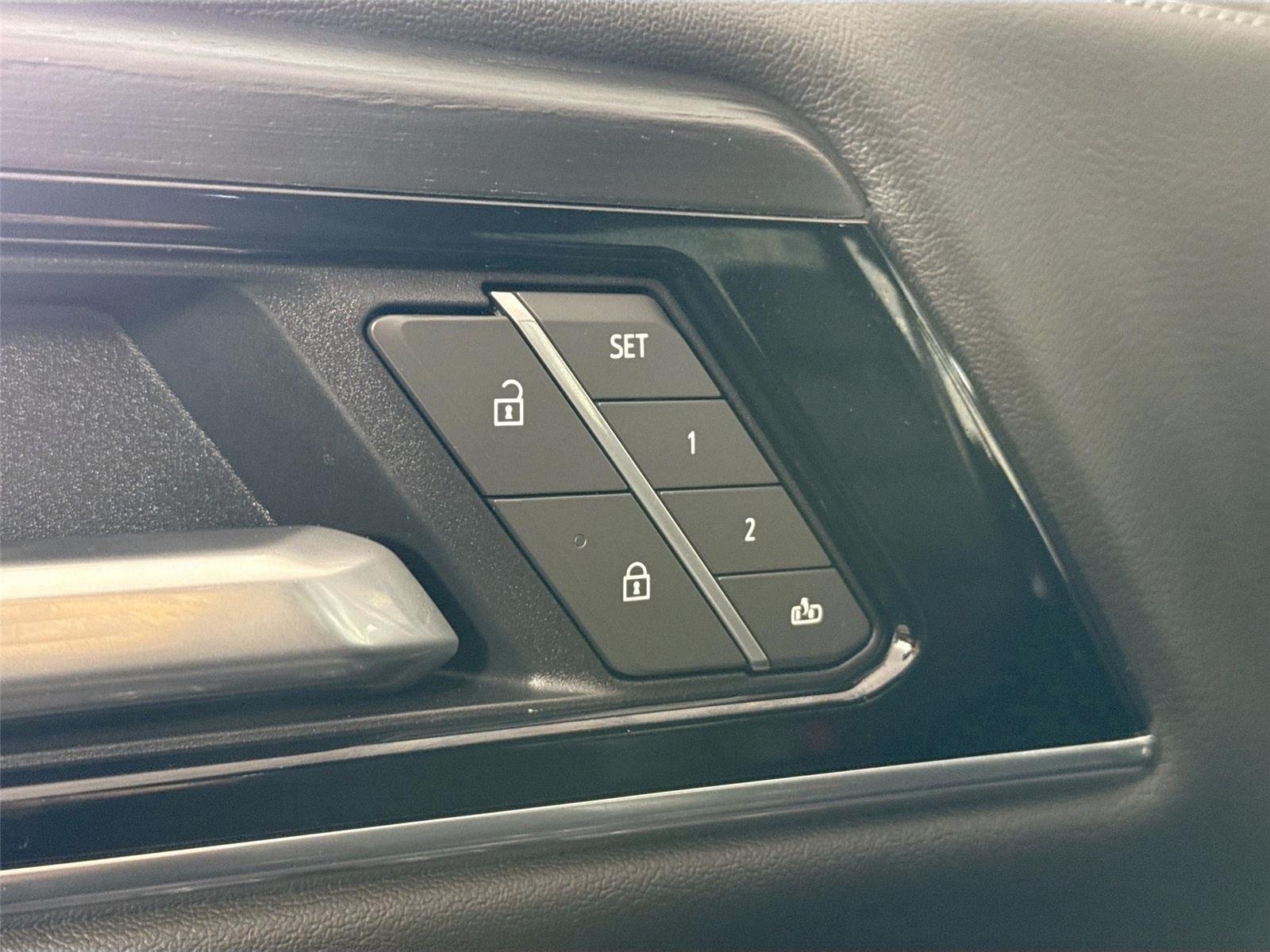 Used 2025 Onyx Black GMC Denali image 29