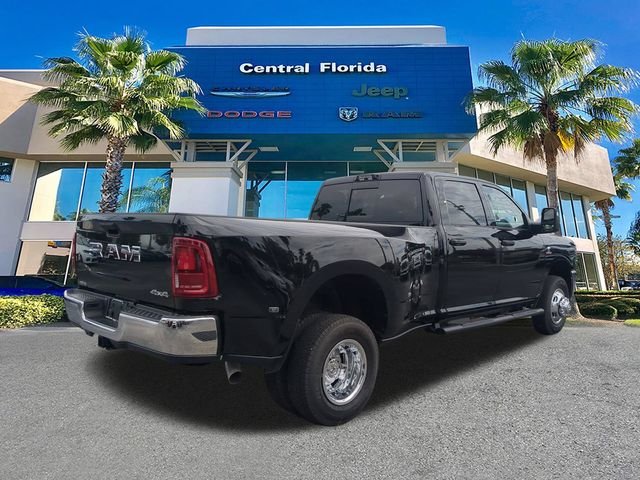 New 2026 Diamond Black Crystal Pearl-Coat Exterior Paint RAM Tradesman image 5