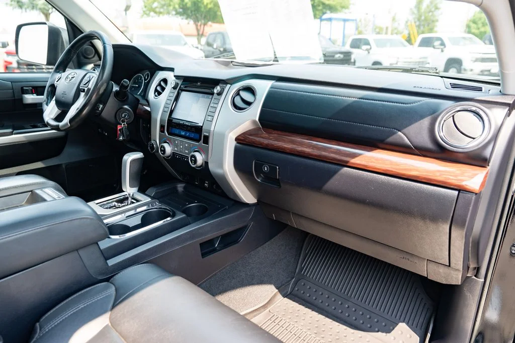 Used 2016 Midnight Black Metallic Toyota Limited image 30