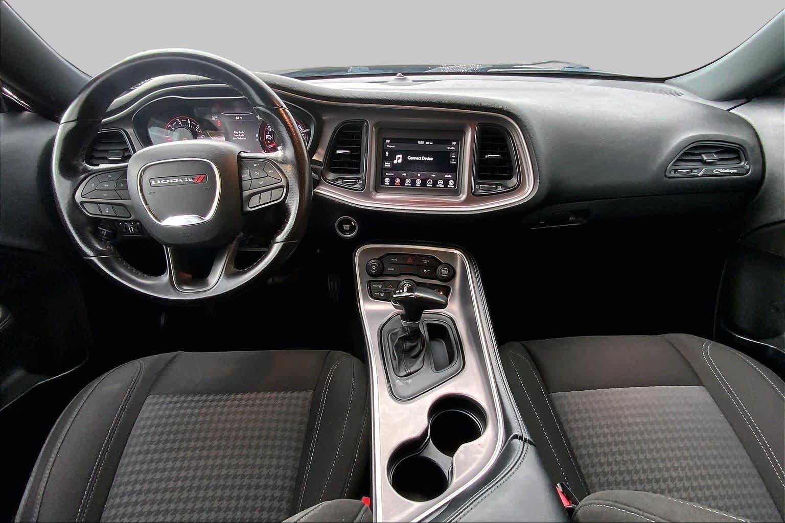 Used 2022 Granite Pearlcoat Dodge SXT image 15