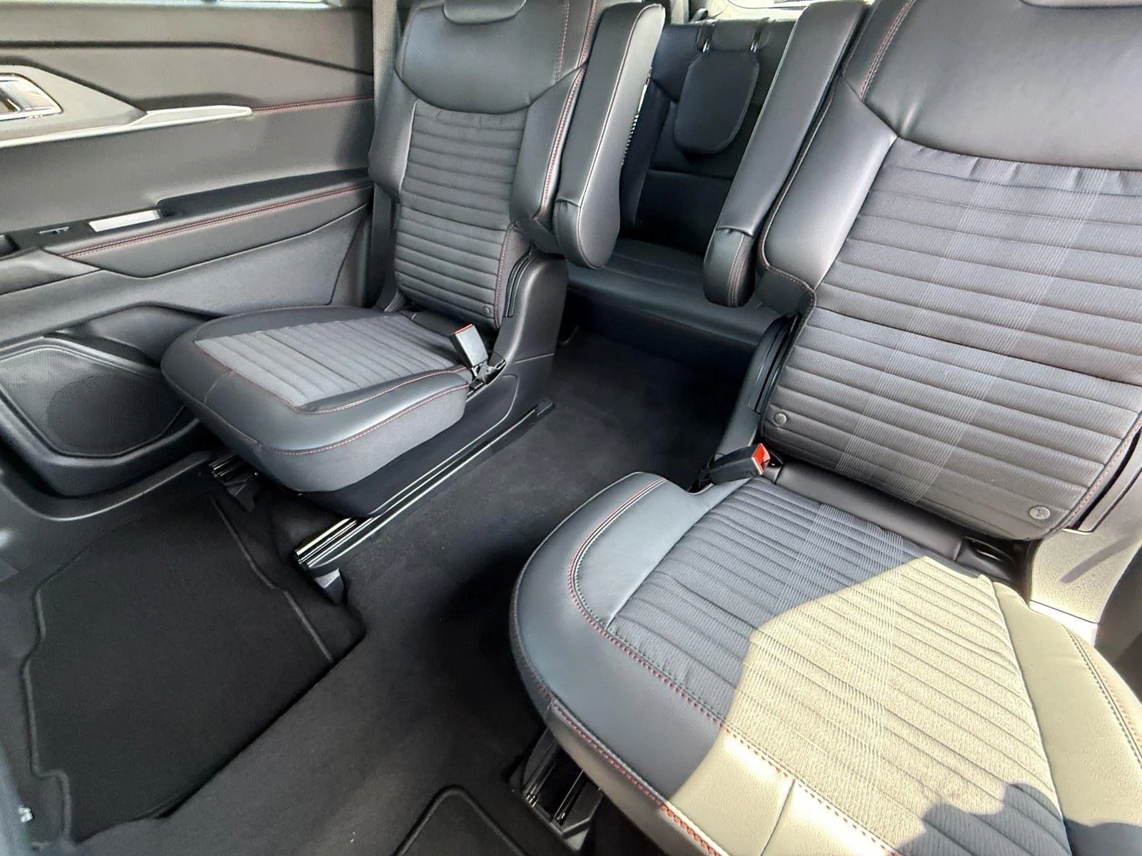 New 2026 Agate Black Metallic Ford ST-Line image 33