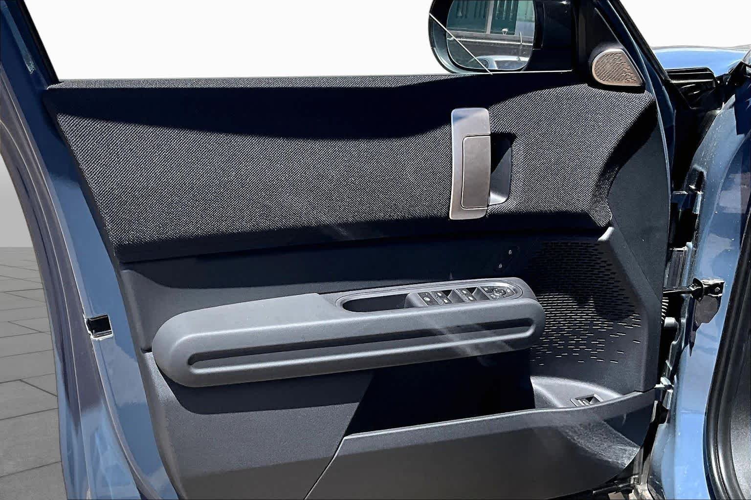 New 2027 0C70 Slate Blue Metallic MINI Iconic image 9