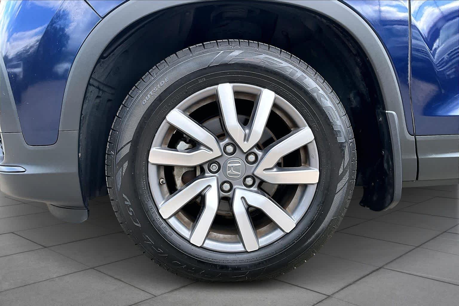Used 2019 Obsidian Blue Pearl Honda EX-L image 19