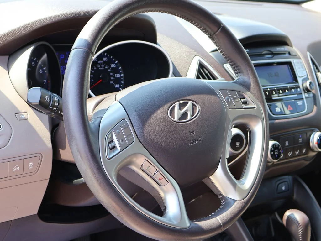 Used 2013 Garnet Red Hyundai GLS image 23