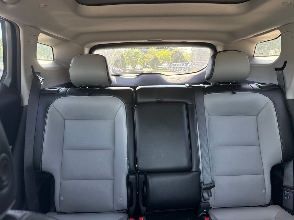 Used 2023 Blue GMC SLT image 13