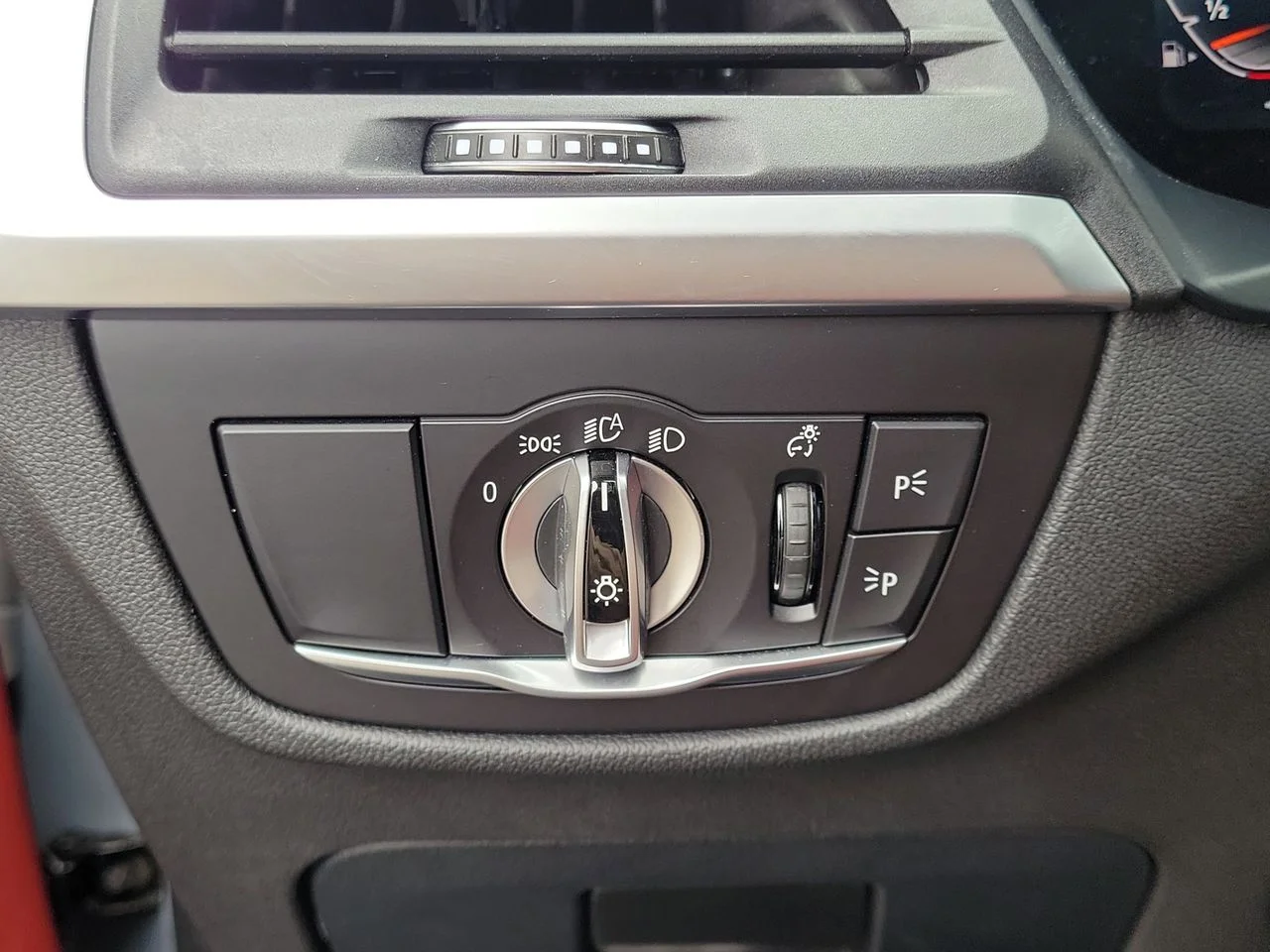 Used 2022 Gray BMW sDrive30i image 24