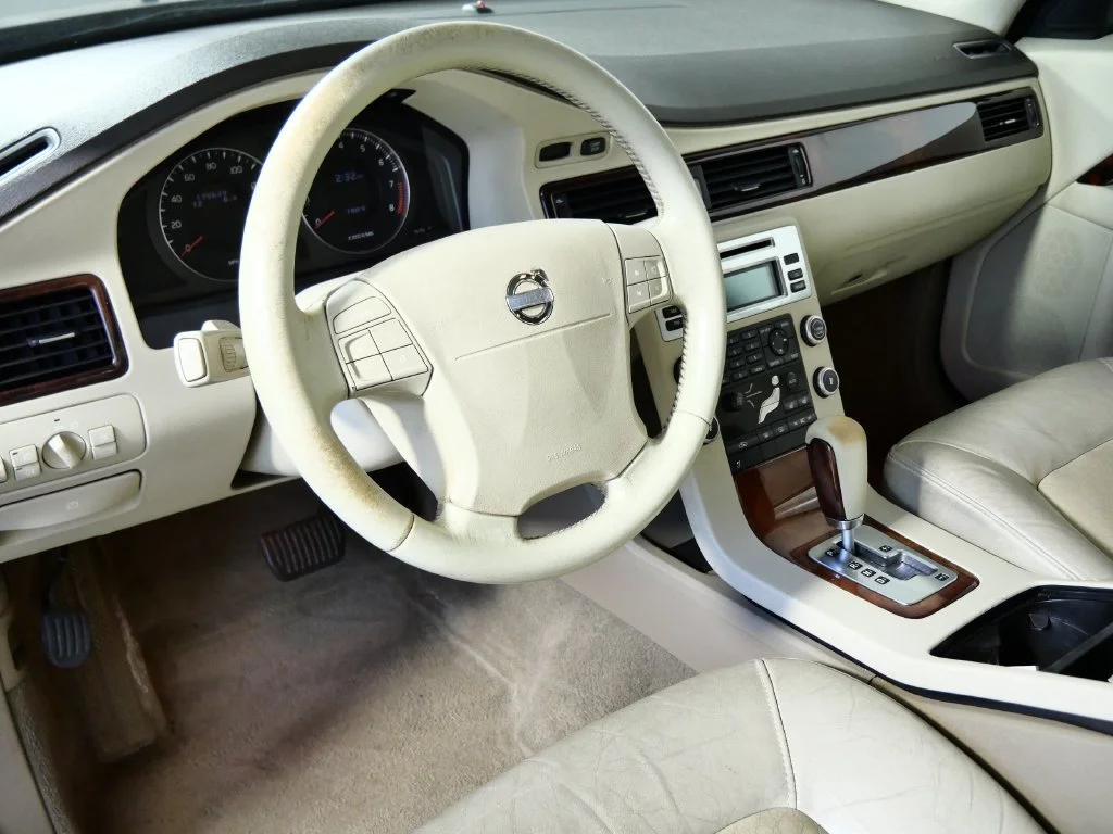 Used 2007  Volvo 3.2 image 3