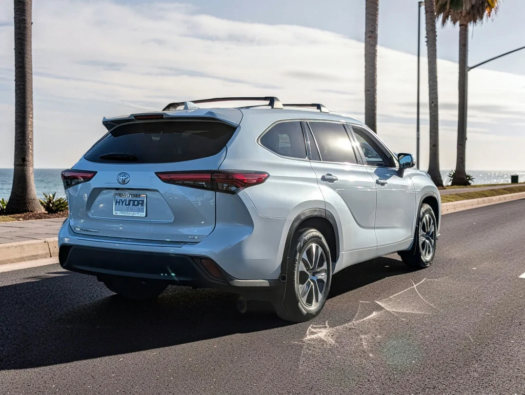 Used 2022 Beige Toyota XLE image 5