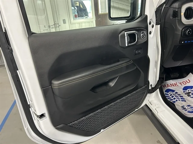 Used 2025 WHITE JEEP Backcountry image 20