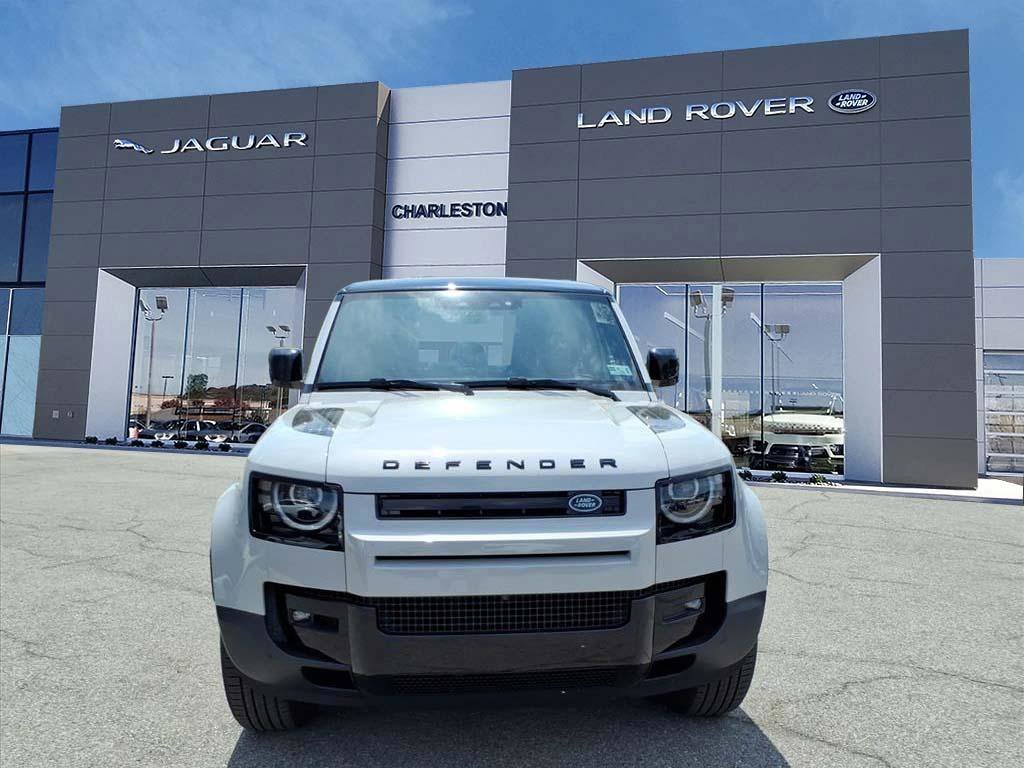 New 2026 Borasco Grey Metallic Land Rover S image 8