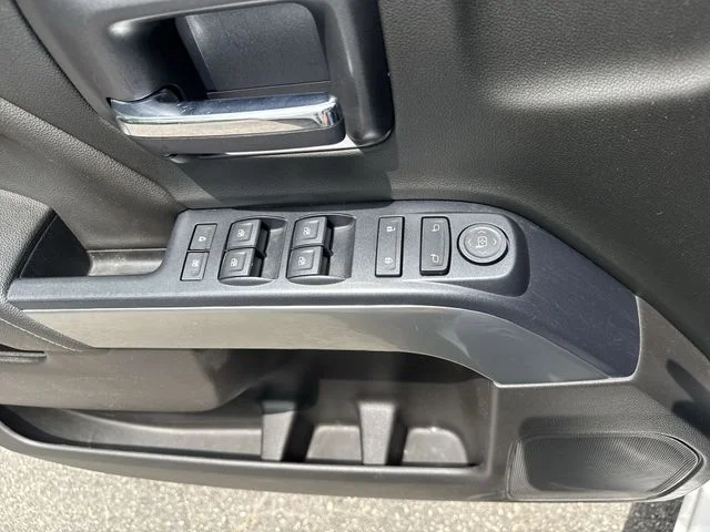 Used 2018 White Chevrolet LT image 27