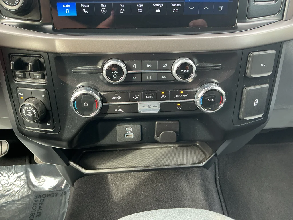 Used 2024 AGATE BLACK METALLIC Ford XLT image 19