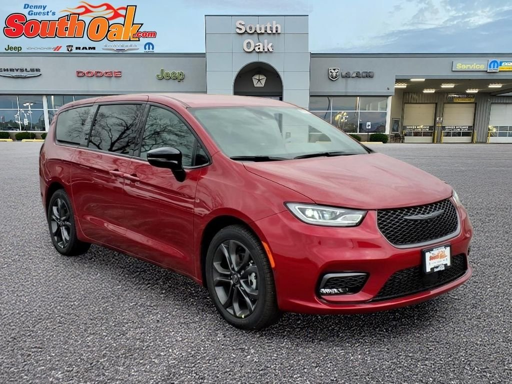 New 2026 Red Hot Pearl-Coat Exterior Paint Chrysler Select image 1