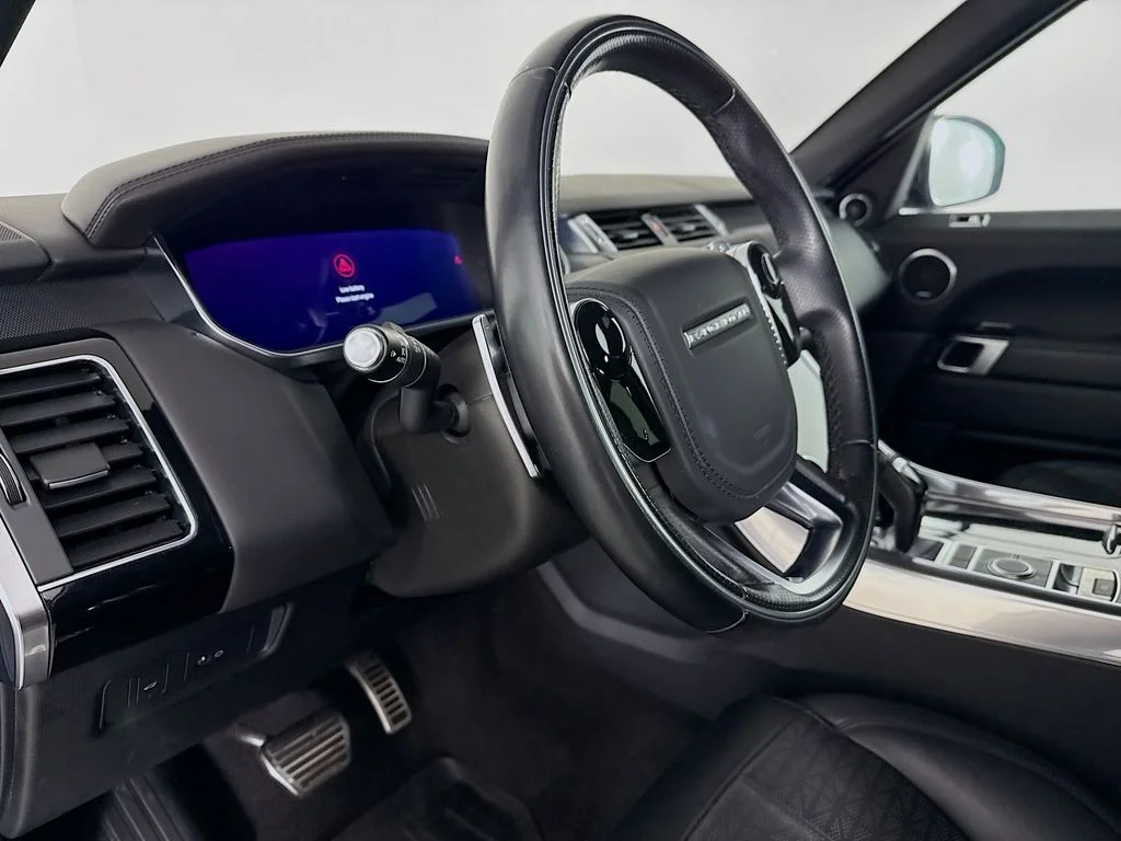Used 2019 Ethereal Metallic Land Rover HSE Dynamic image 4