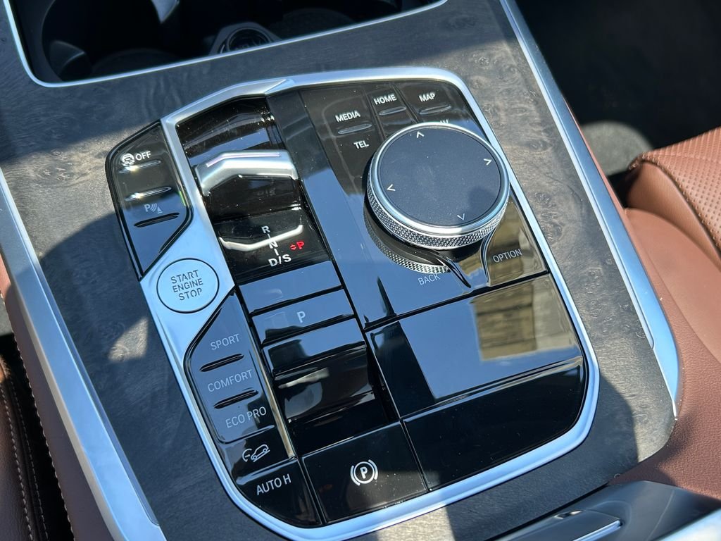 New 2026 Mineral White Metallic BMW xDrive40i image 27