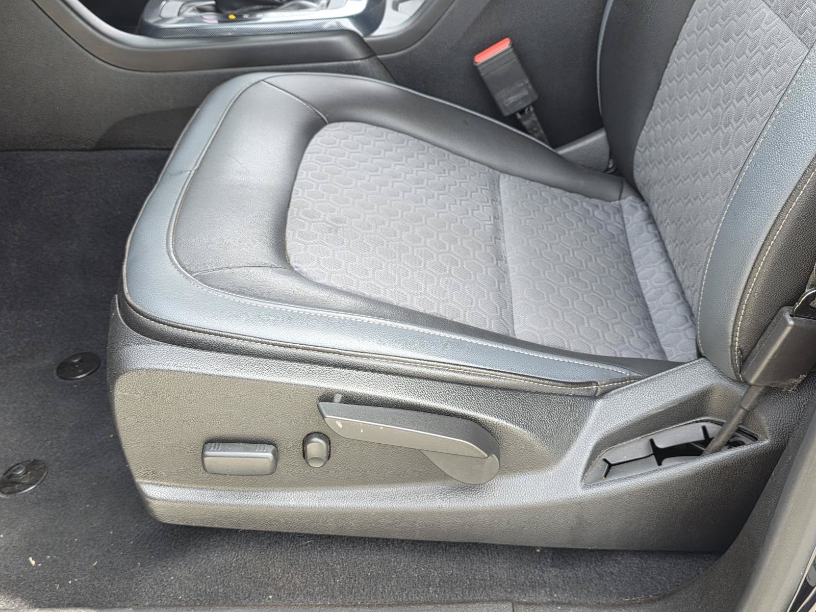Used 2019 Black Chevrolet Z71 image 14