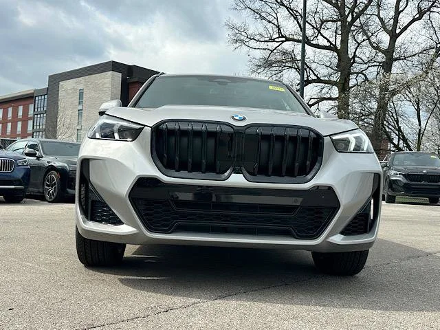 New 2026 Space Silver Metallic BMW xDrive28i image 2