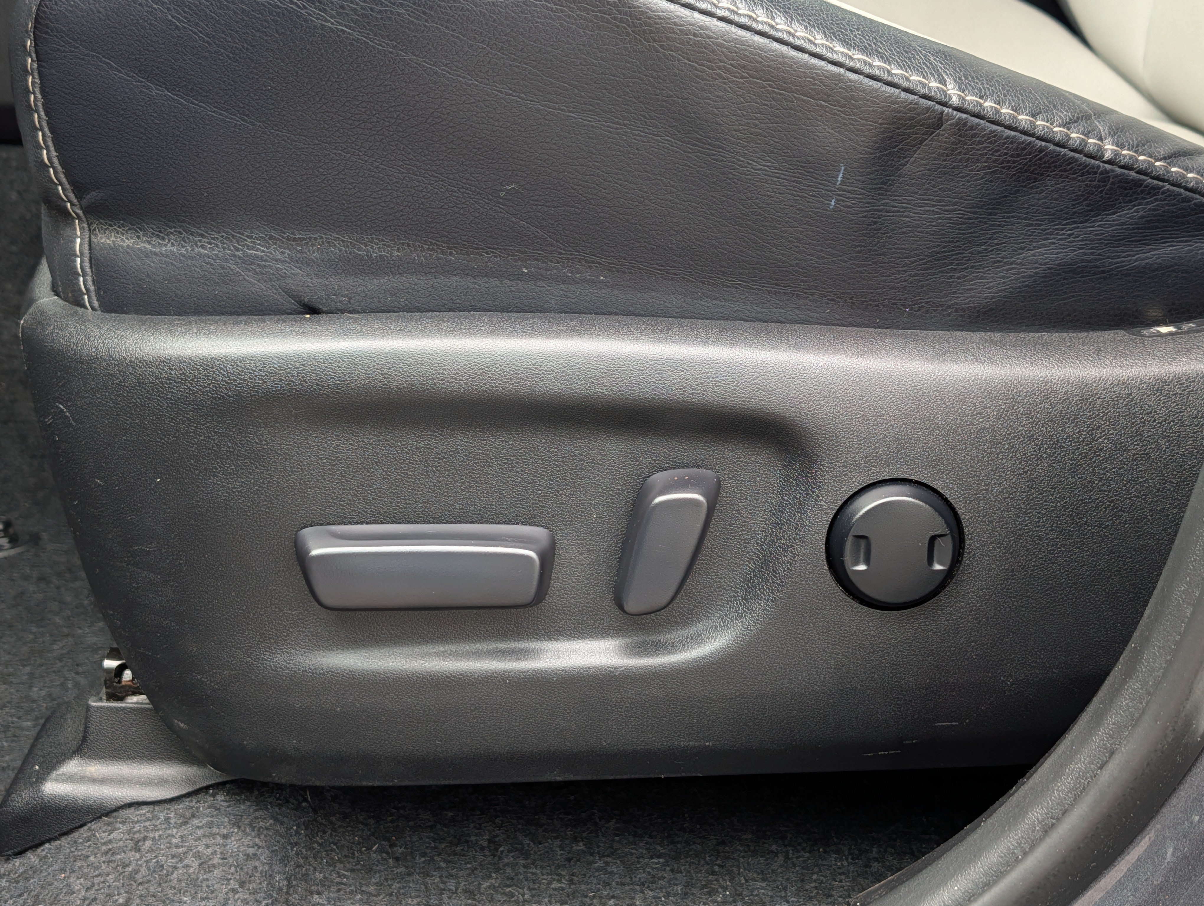 Used 2018 Magnetic Gray Metallic Toyota Limited image 20