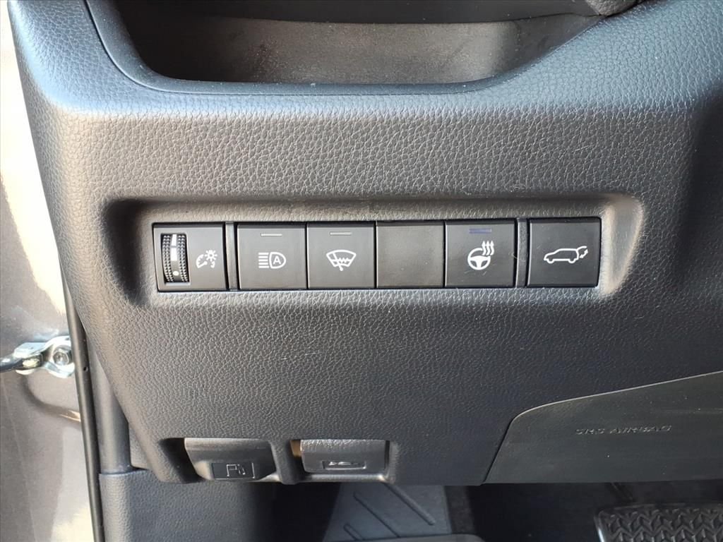 Used 2020 Gray Toyota XLE Premium image 20