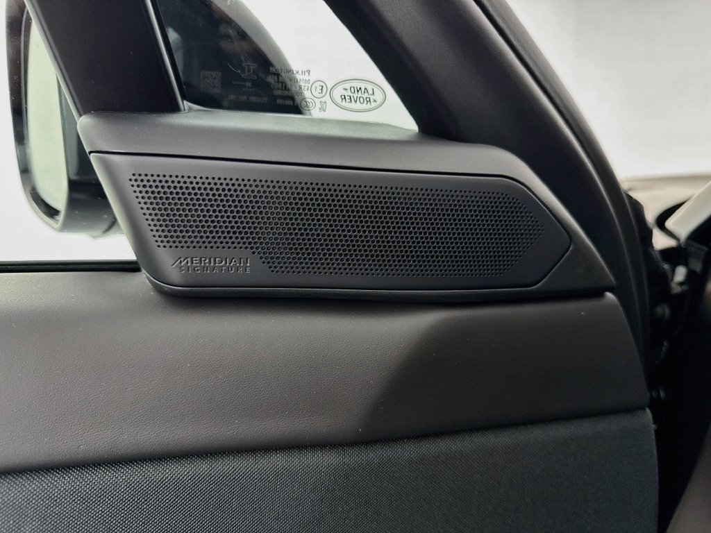 New 2027 Tourmaline Brown in Satin finish Land Rover SV image 19