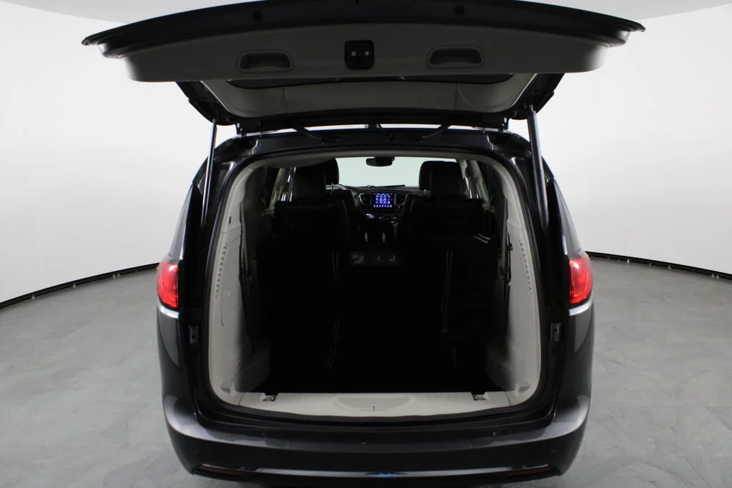 Used 2018 Gray Chrysler Limited image 16