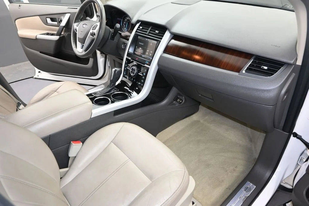 Used 2011 White Platinum Clearcoat Metallic Ford Limited image 24