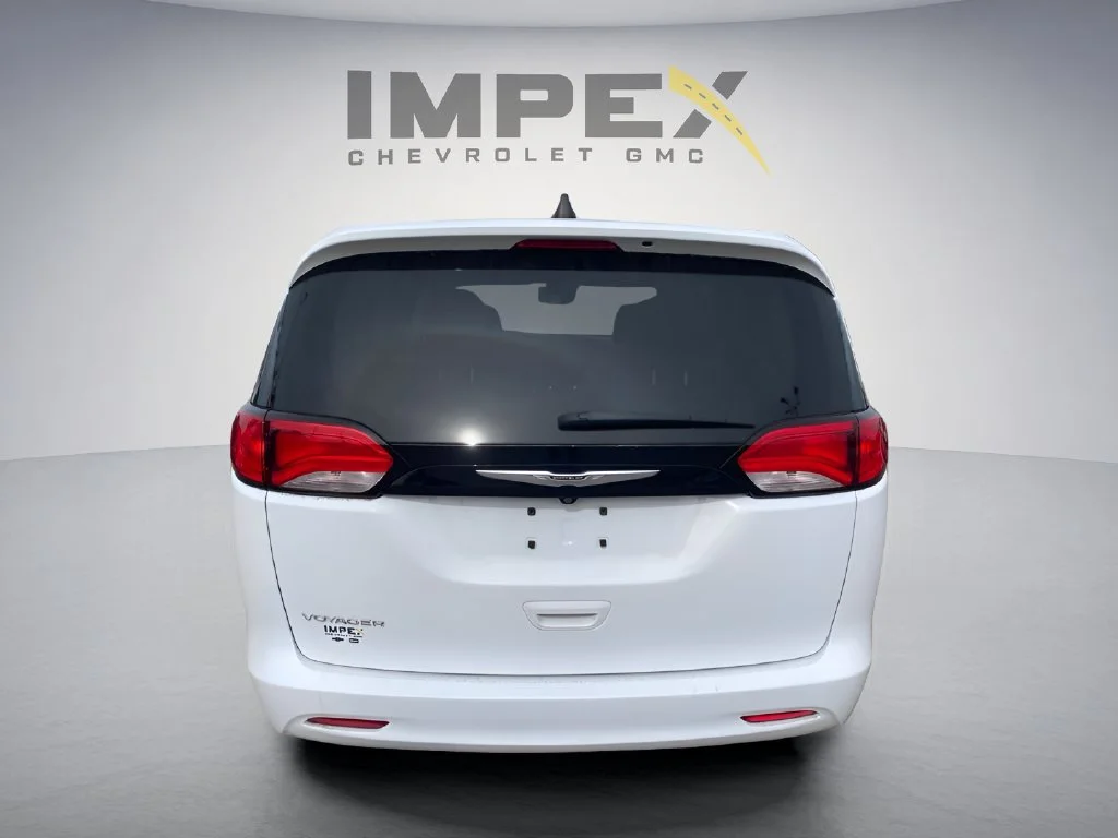 Used 2023 White Chrysler LX image 4