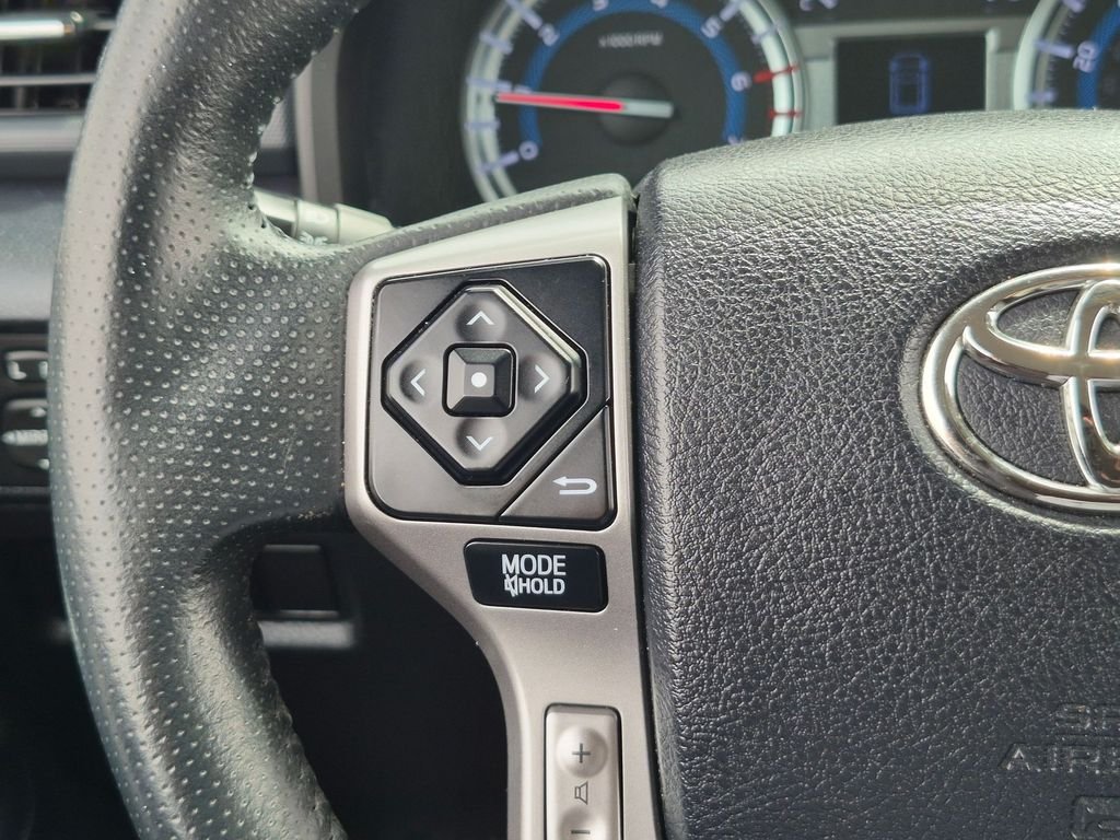 Used 2016 White Toyota SR5 image 33